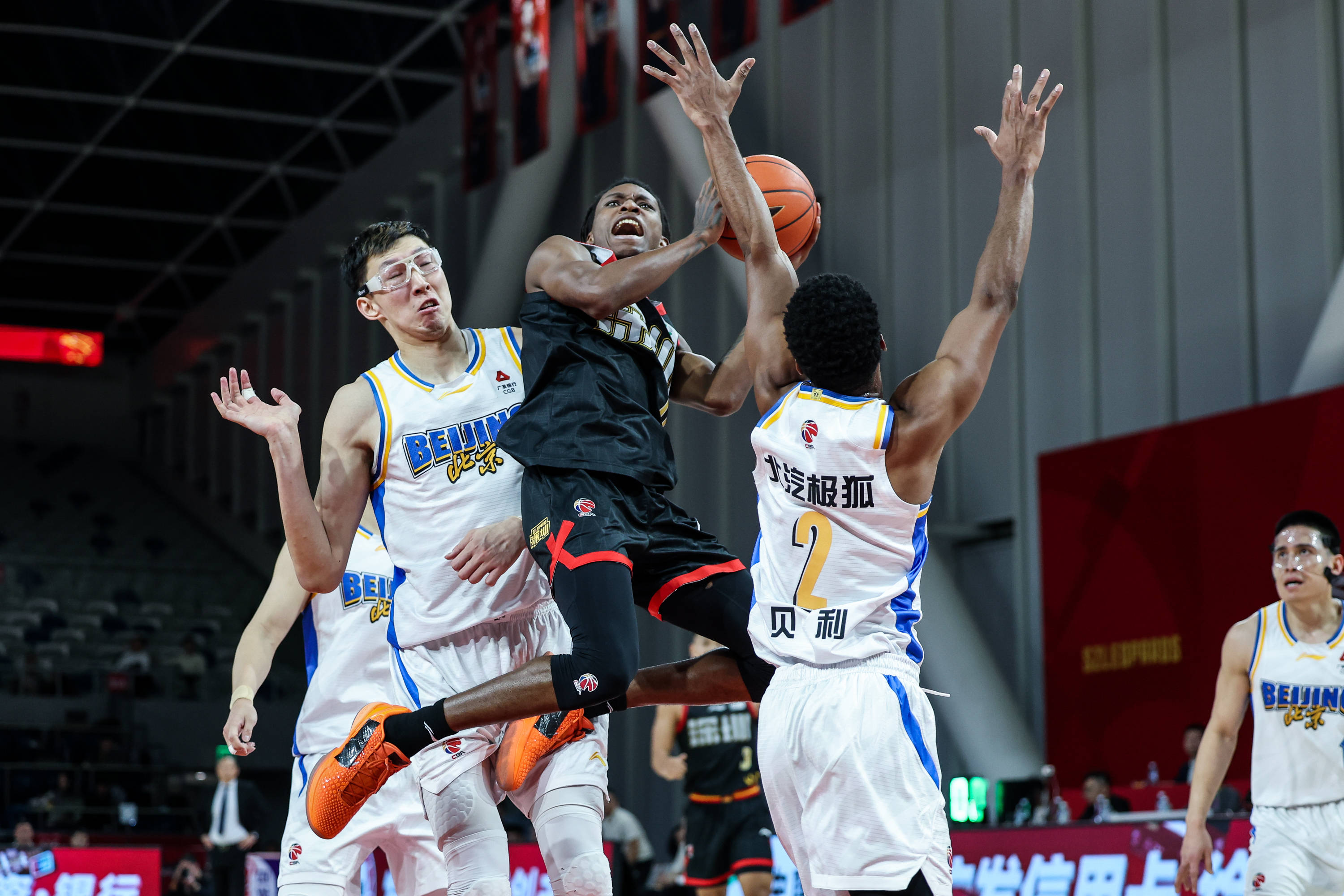 开云体育-C罗连续十五场比赛得分超过大比分领先费城76人围绕CBA常规赛绝杀压哨，这操作让人直呼：今晨曼联备战欧冠